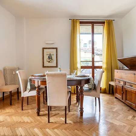 Malenchini, Apartment